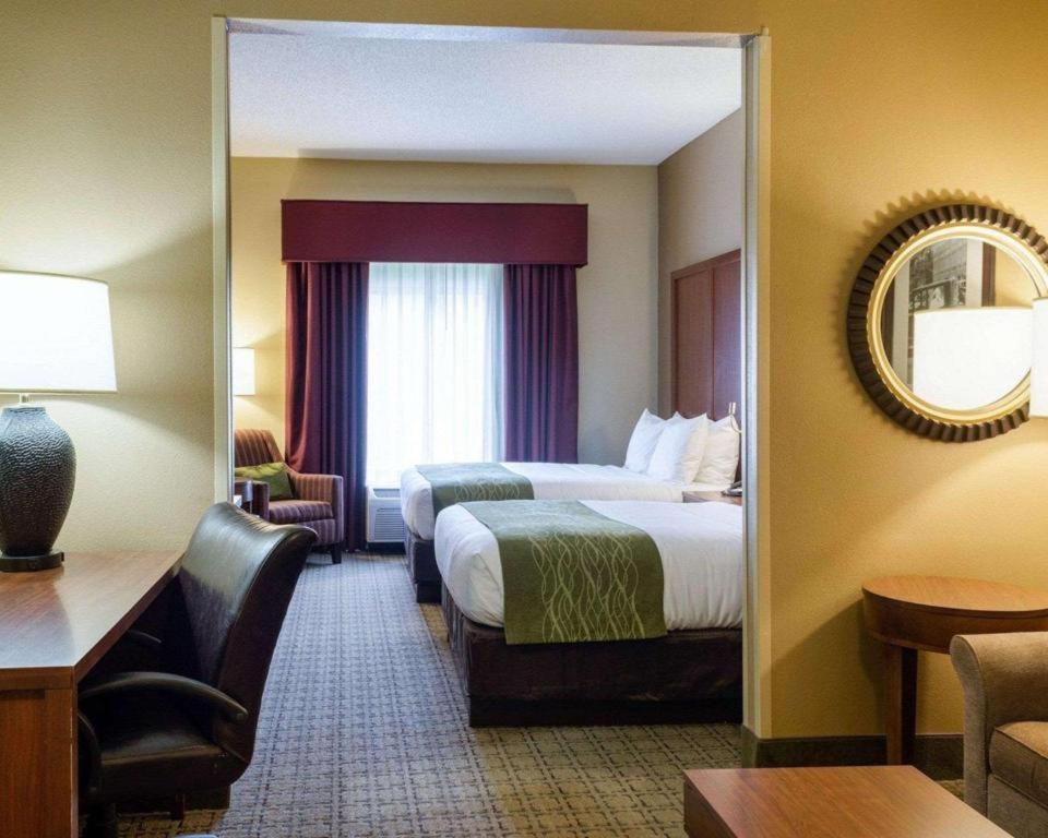 คอมฟอร์ท สวีทส์ Hotel สตาร์ควิลล์ ภายนอก รูปภาพ