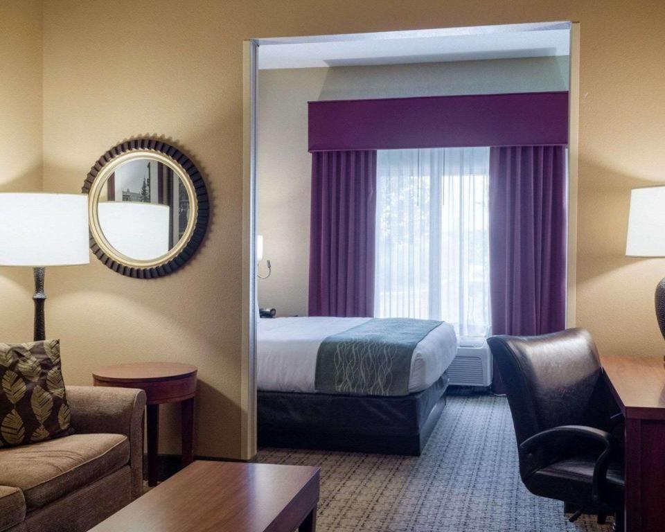คอมฟอร์ท สวีทส์ Hotel สตาร์ควิลล์ ภายนอก รูปภาพ